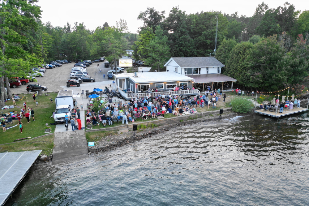 In the middle of the week, the last ski show of the season was very well attended.