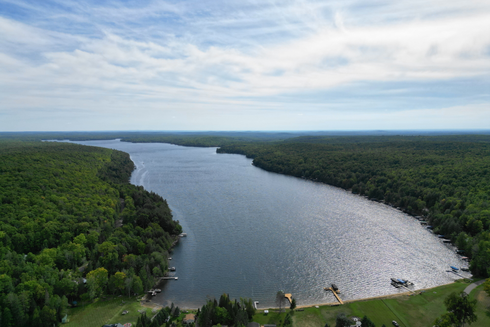 Last week saw temperatures in or near the 80s°F during much of the week, tumble down to the 60s°F, albeit the upper 60s°F, on Sunday. To anyone who has experienced the northwoods between Labor Day and Peak Color, this comes as no surprise.  Certainly not a pleasant surprise. If history is any guide, what many of the men call the "Tyranny of September" will ultimately include lower highs, frosts, and hats. No frosts yet.